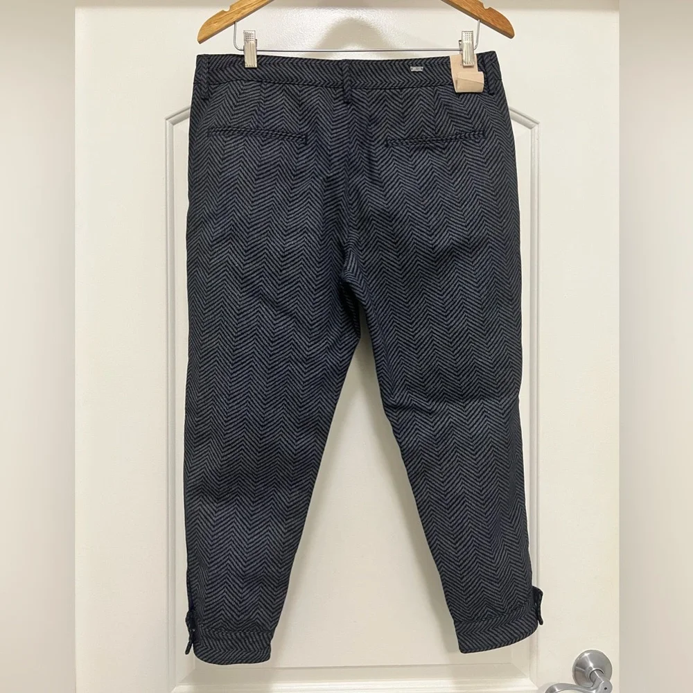 NWT Levis Chevron Cropped Jogger Pant - Picture 3 of 9